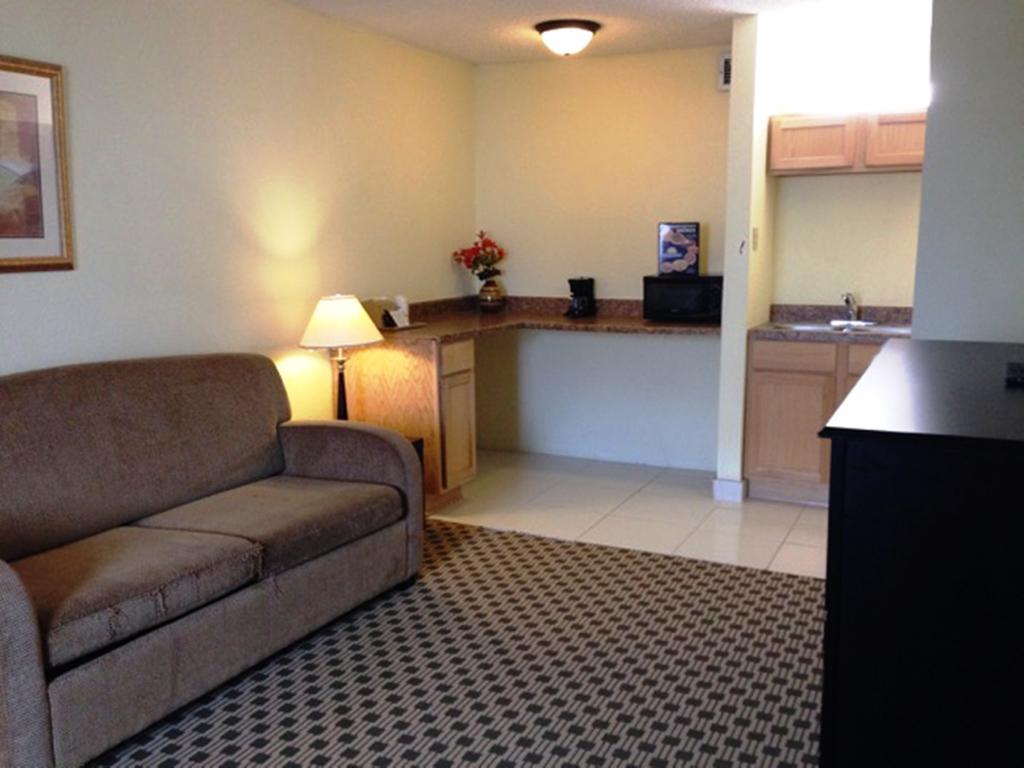 Days Inn By Wyndham Irving Grapevine Dfw Airport North Room photo